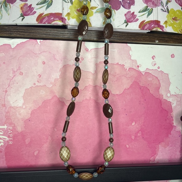 Brown and clear textured plastic necklace and earring set - Picture 2 of 2